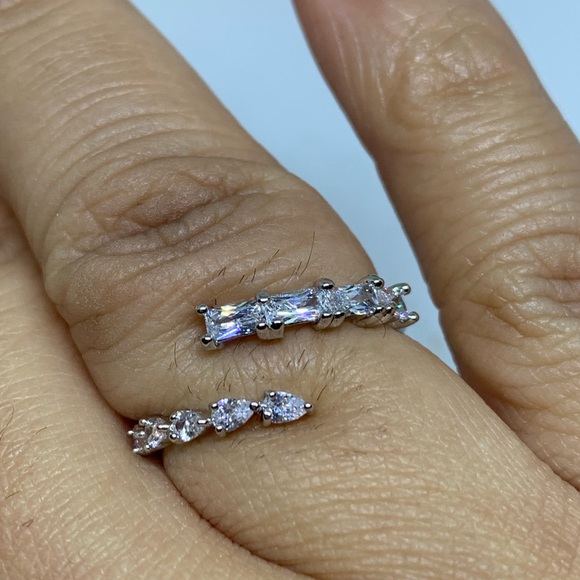 Adjustable Crystal Ring - [JW-124] - Picture 6 of 8